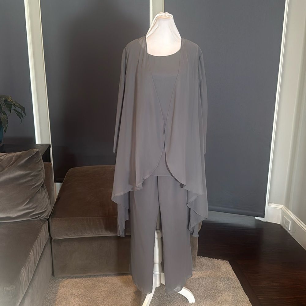 Women’s Gray Chiffon 3 Piece Mother of the Bride Formal Pant Suit Size 12 NEW